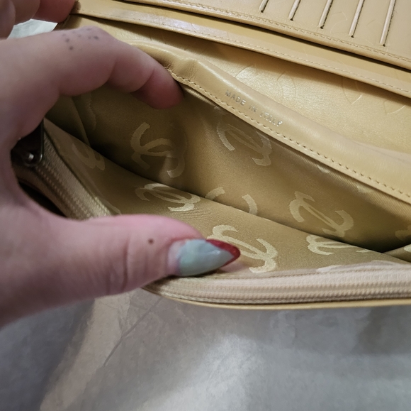 Chanel Cream and Black Cambon Bifold Wallet - Picture 12 of 16